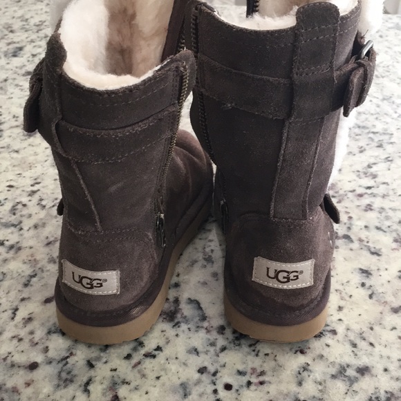 Girls Ugg Boots - Picture 3 of 7